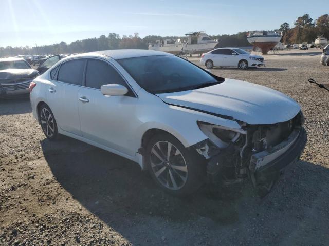 Nissan Altima 2.5 Image 4