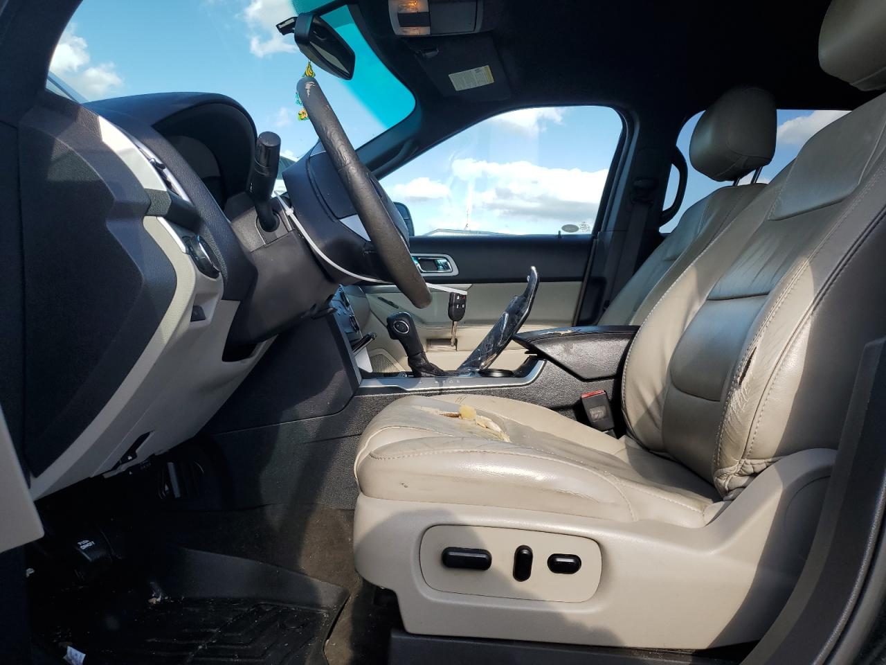 Ford Explorer Xlt Image 12