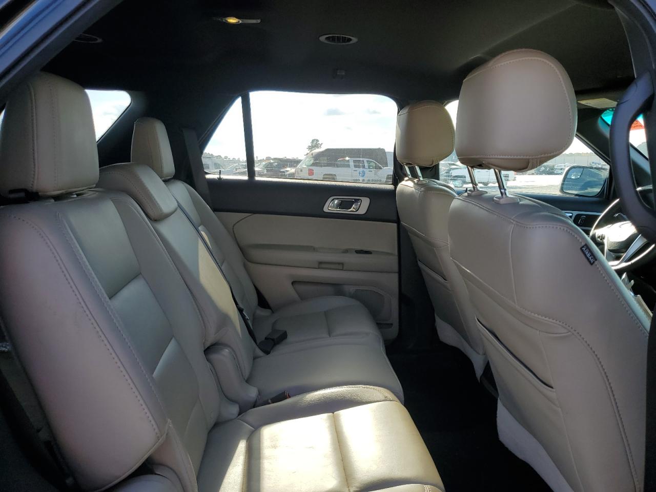 Ford Explorer Xlt Image 11