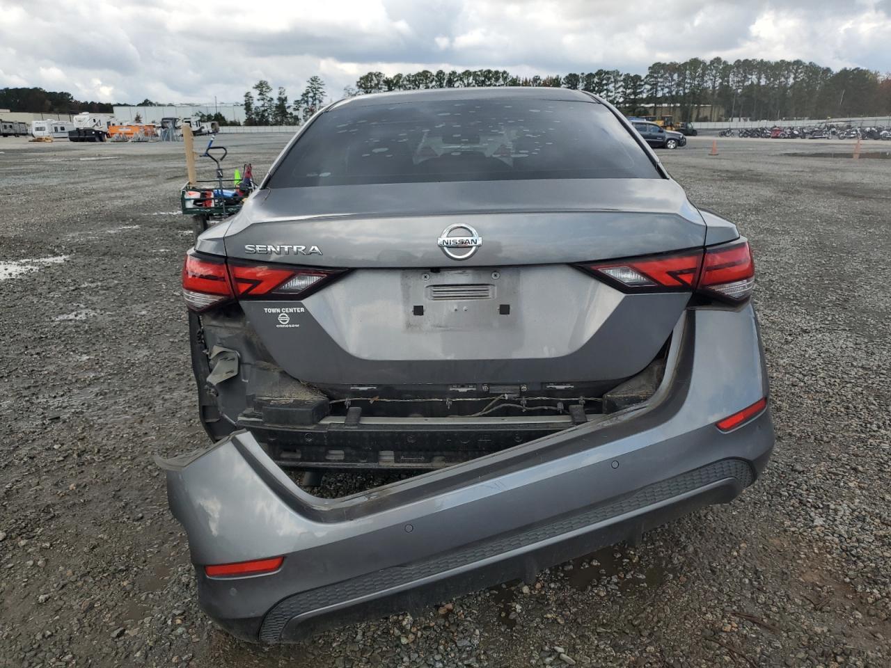 Nissan Sentra S Image 7