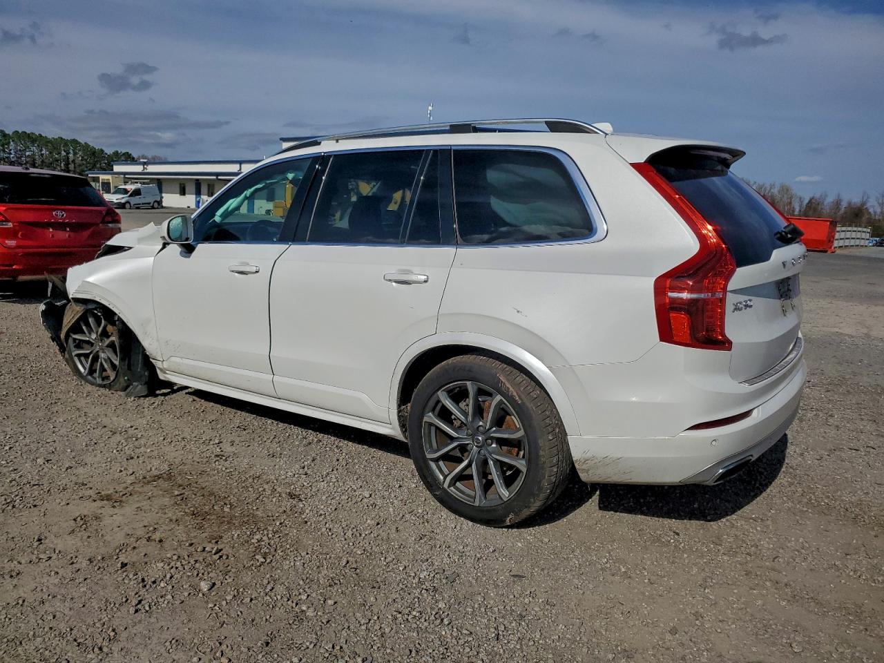 Volvo XC90 T6 Momentum Image 2