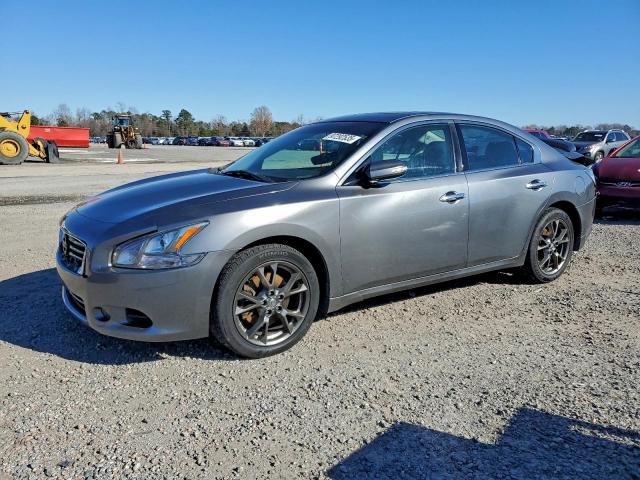  Salvage Nissan Maxima