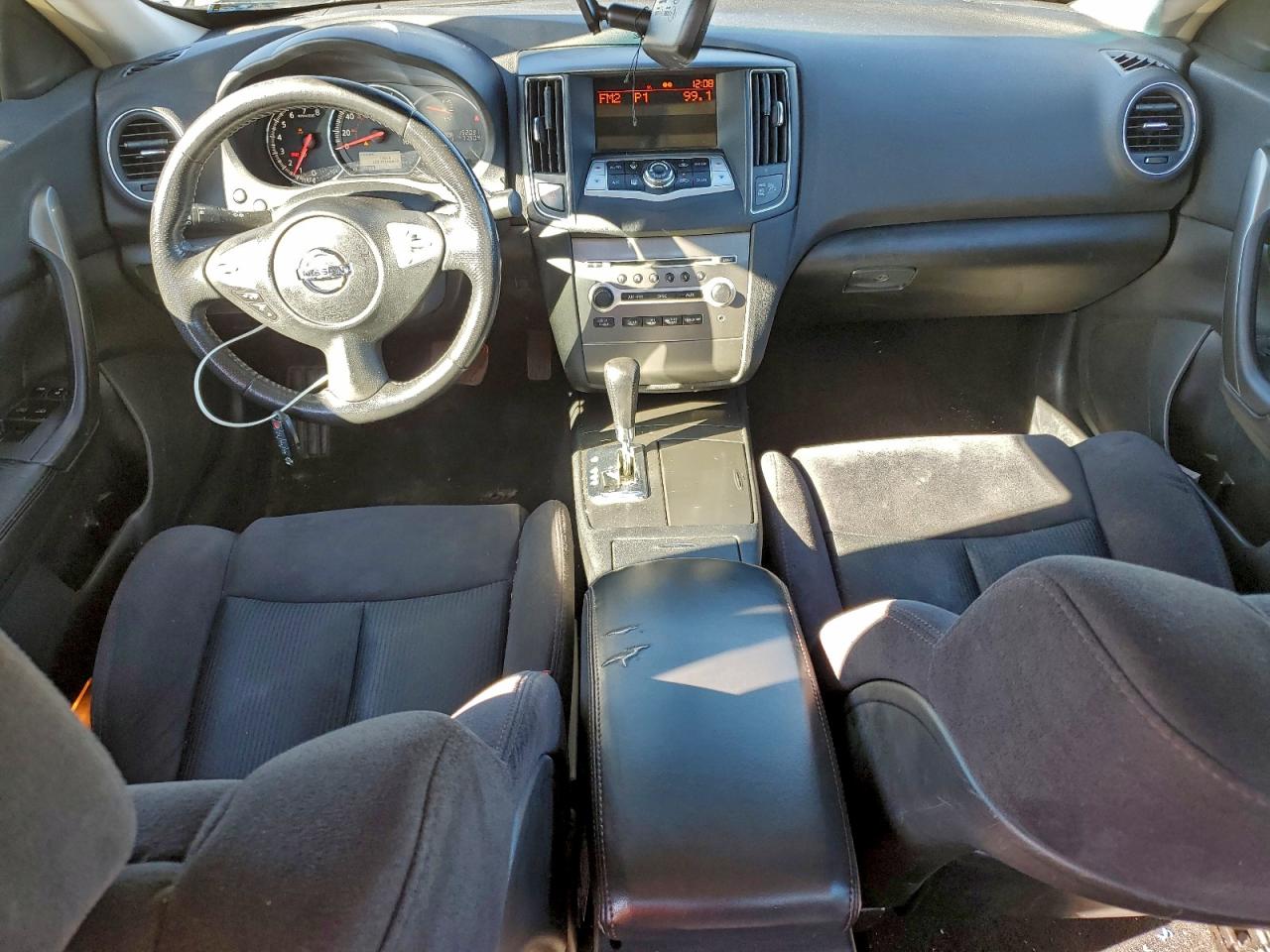 Nissan Maxima S Image 7