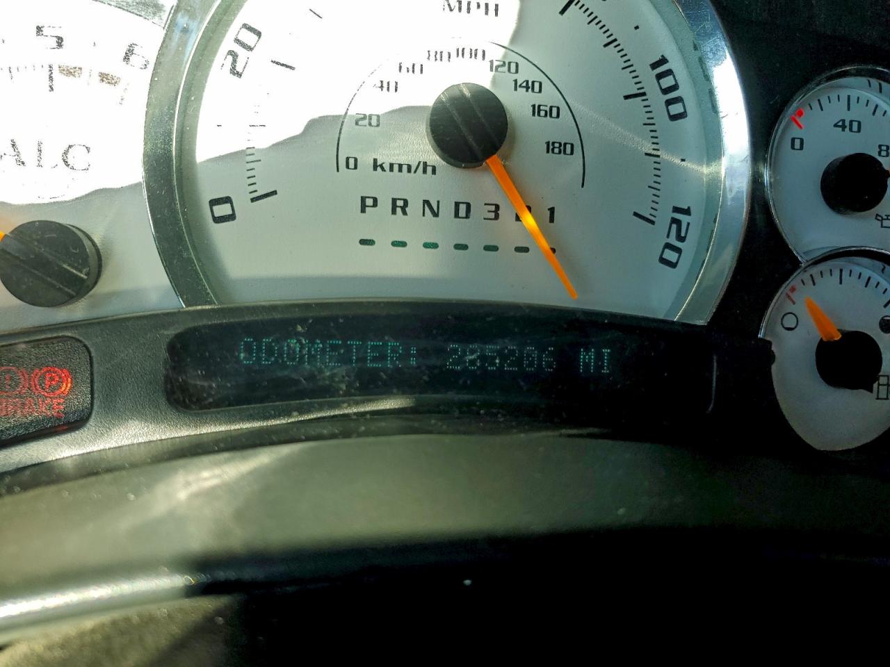 Chevrolet Avalanche C1500 Image 2