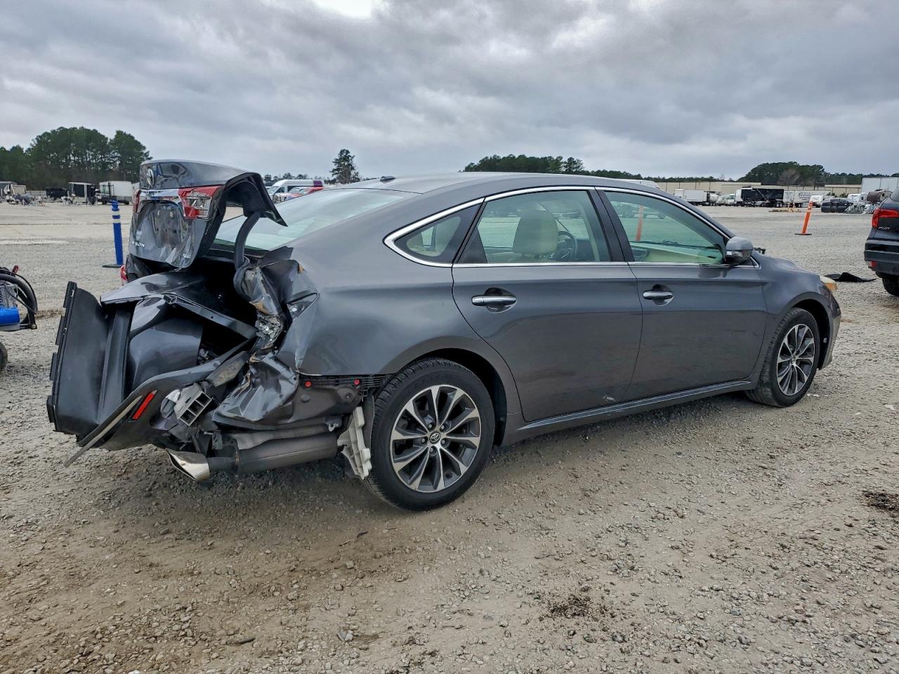 Toyota Avalon Xle Image 12