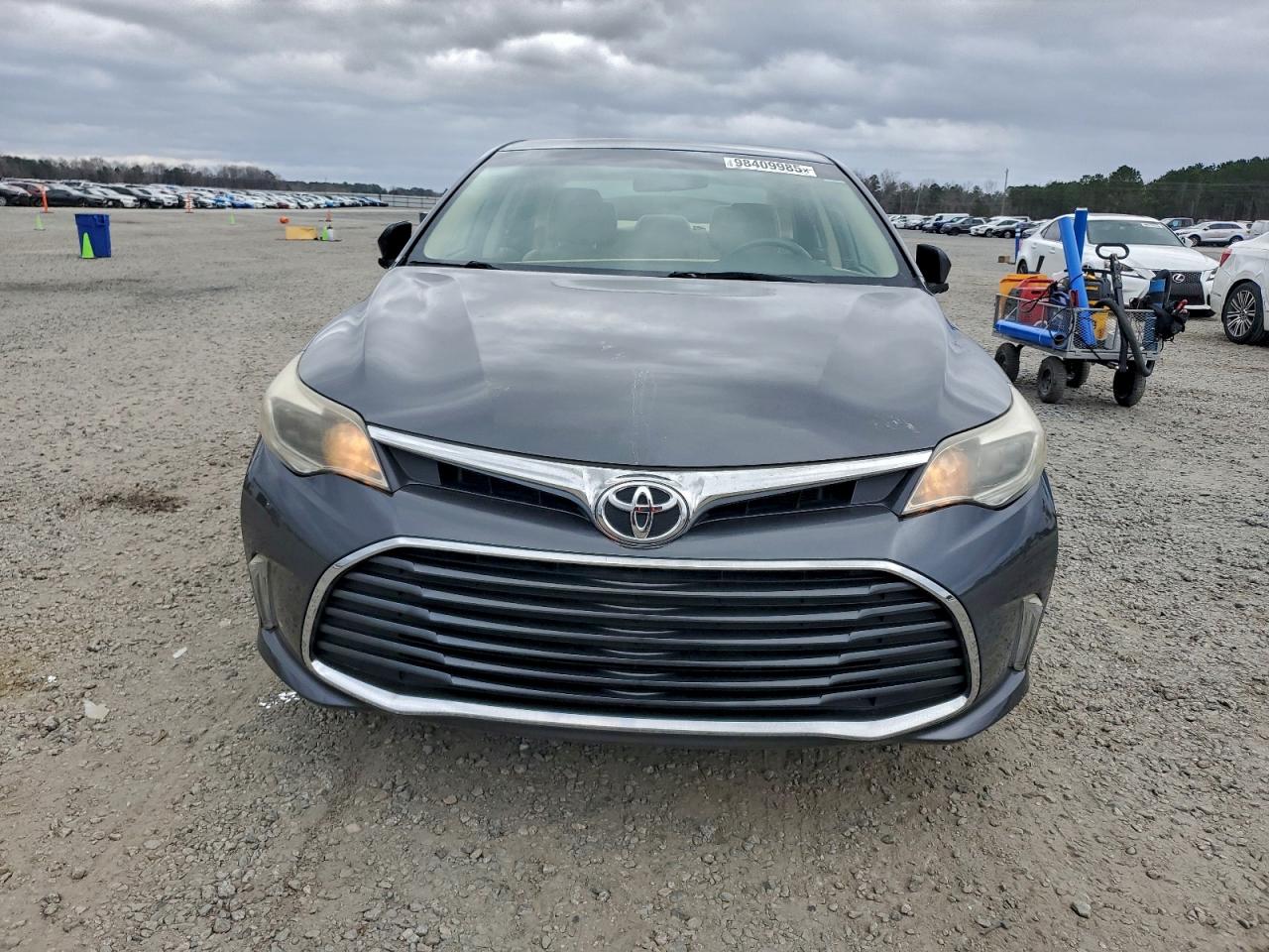 Toyota Avalon Xle Image 8