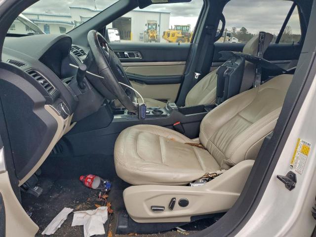 Ford Explorer Xlt Image 9