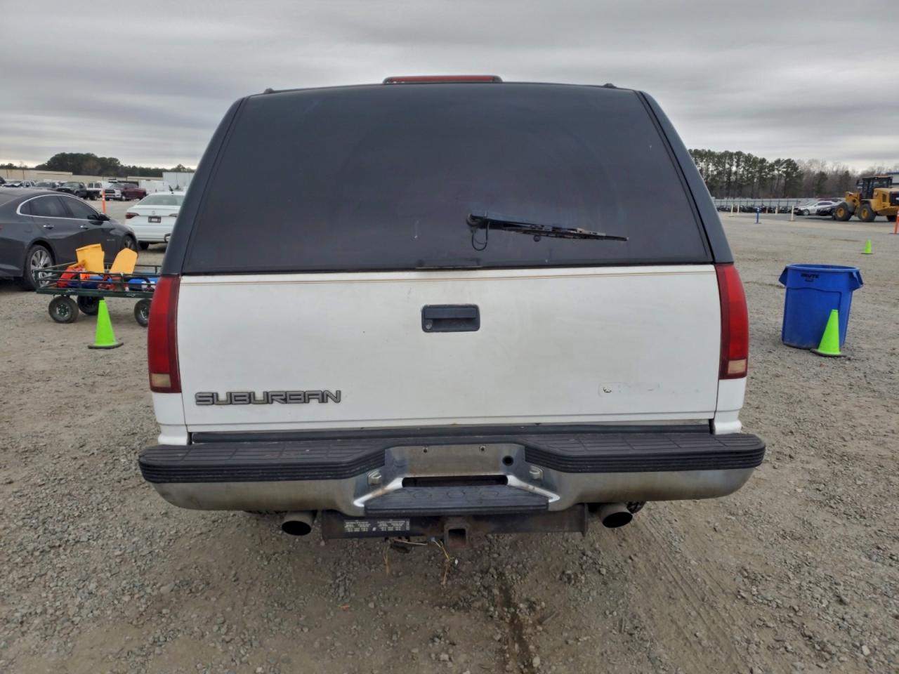 GMC Suburban K1500 Image 3