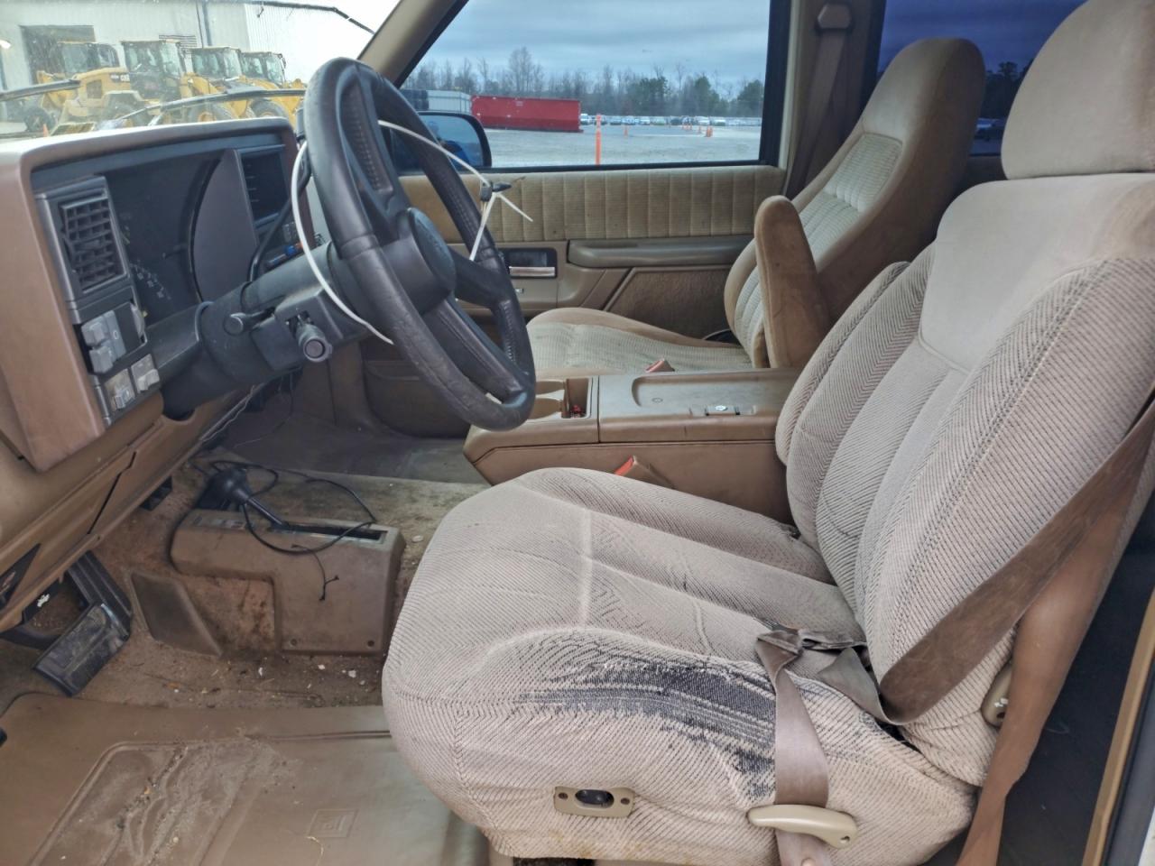 GMC Suburban K1500 Image 8