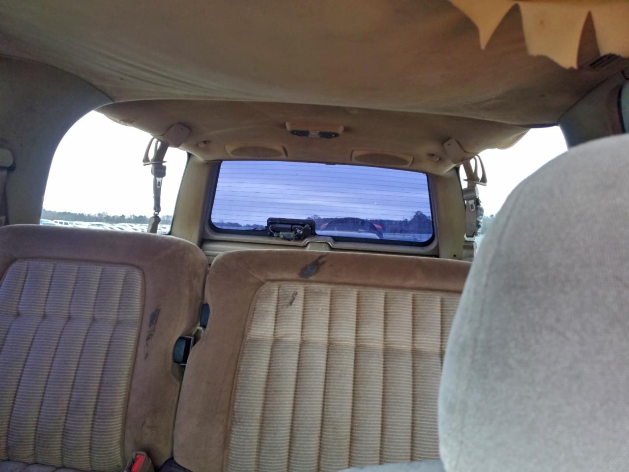 GMC Suburban K1500 Image 13