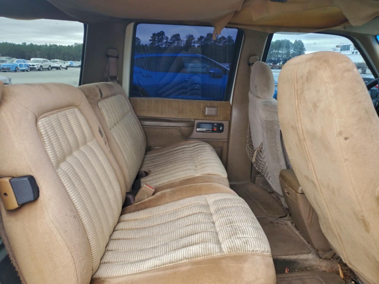 GMC Suburban K1500 Image 6