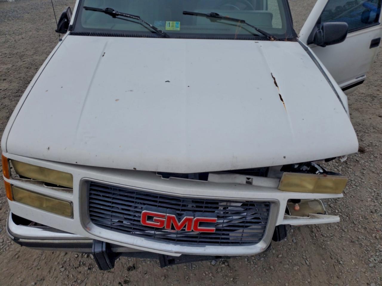 GMC Suburban K1500 Image 9