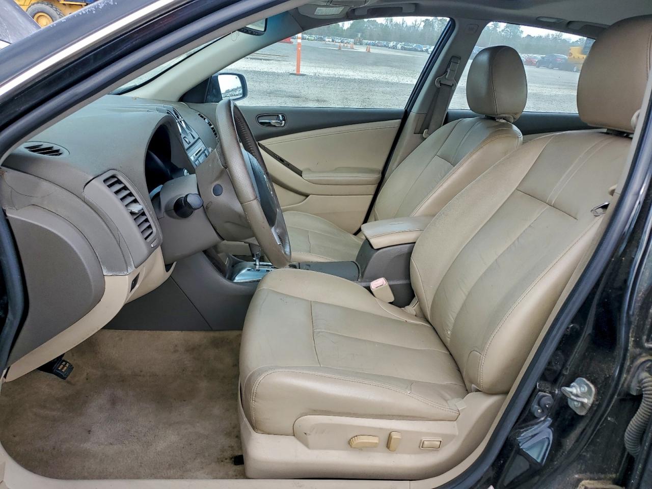 Nissan Altima Sr Image 8