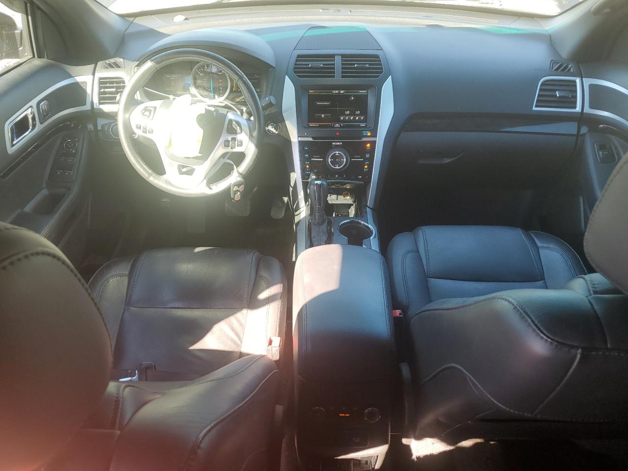 Ford Explorer Limited Image 11