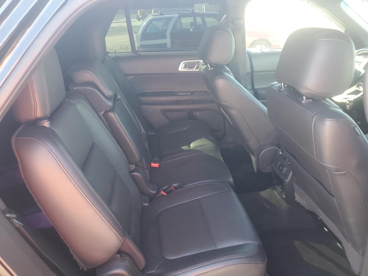 Ford Explorer Limited Image 14