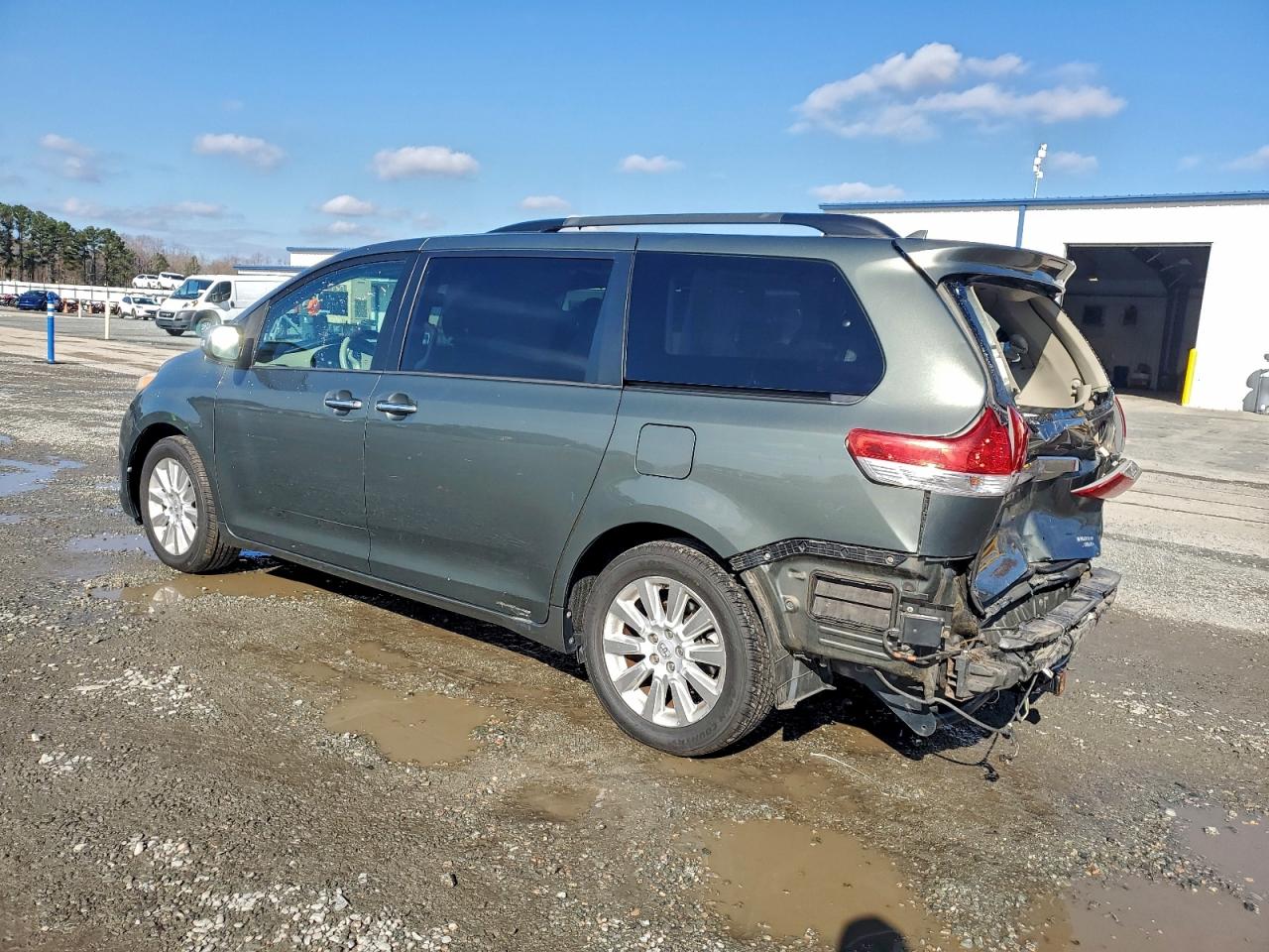 Toyota Sienna Xle Image 3