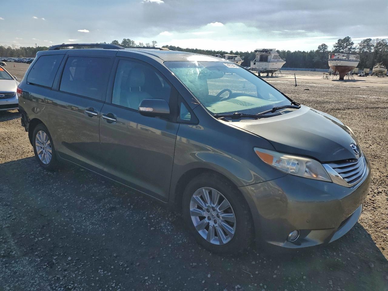 Toyota Sienna Xle Image 2
