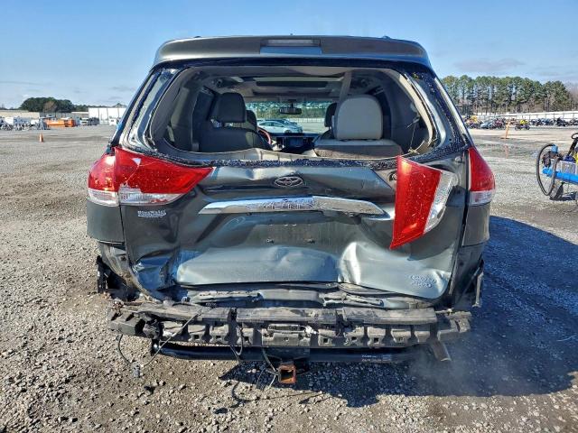 Toyota Sienna Xle Image 5