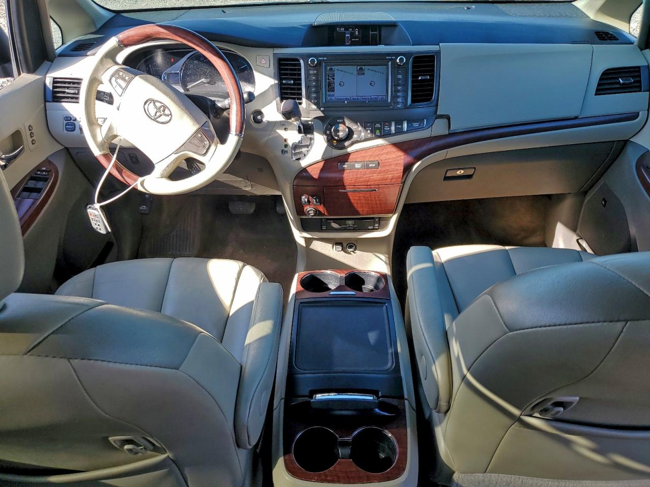 Toyota Sienna Xle Image 14