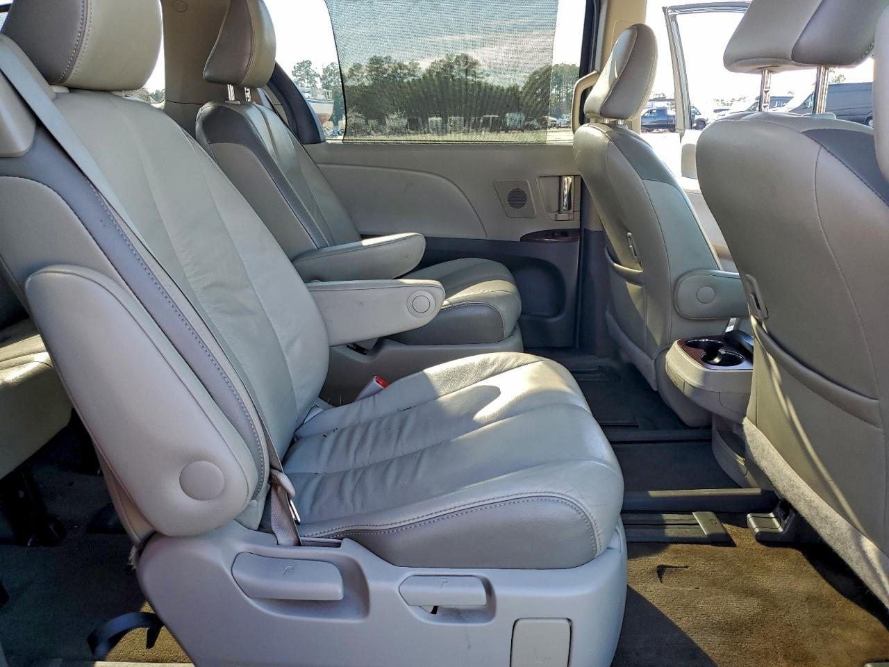 Toyota Sienna Xle Image 7