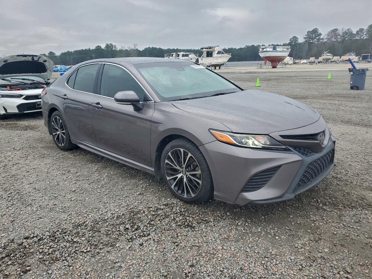 Toyota Camry L Image 6