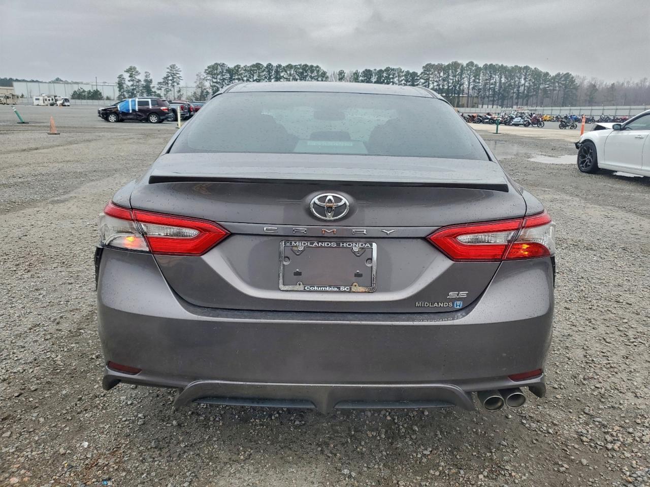 Toyota Camry L Image 3