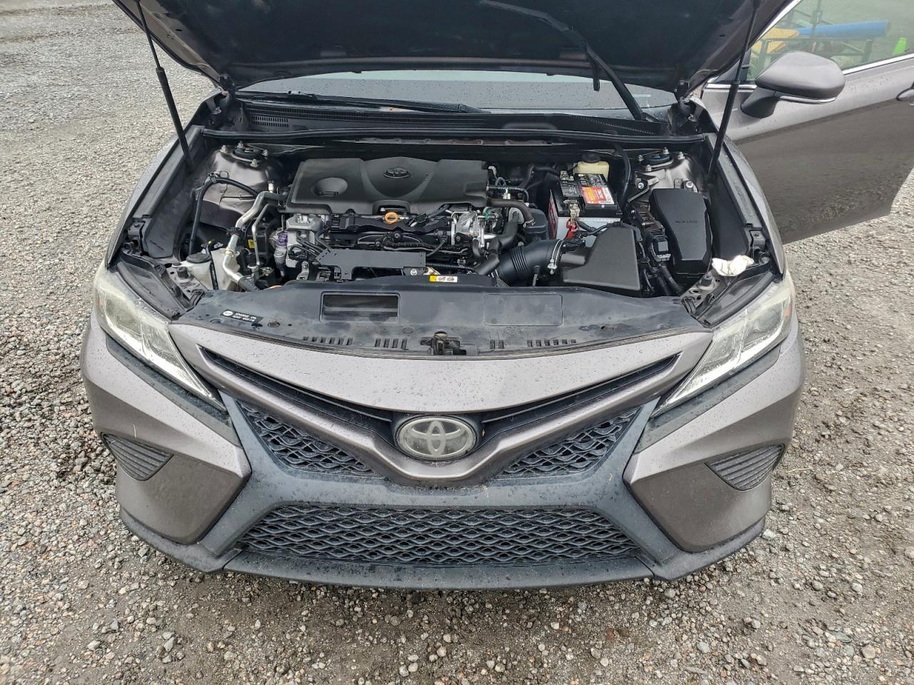 Toyota Camry L Image 12