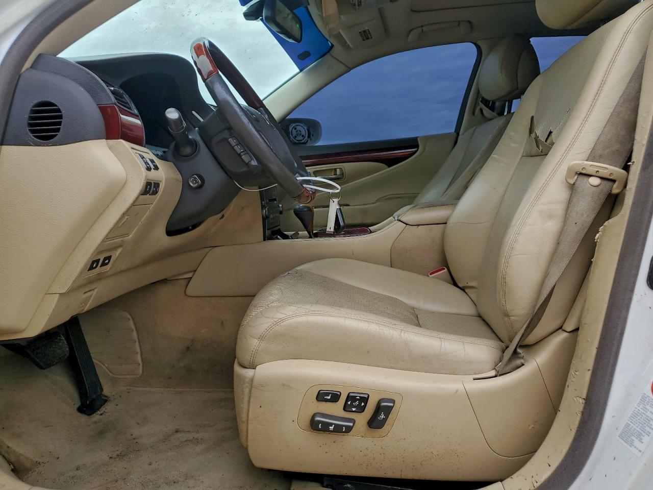 Lexus LS 460 Image 8