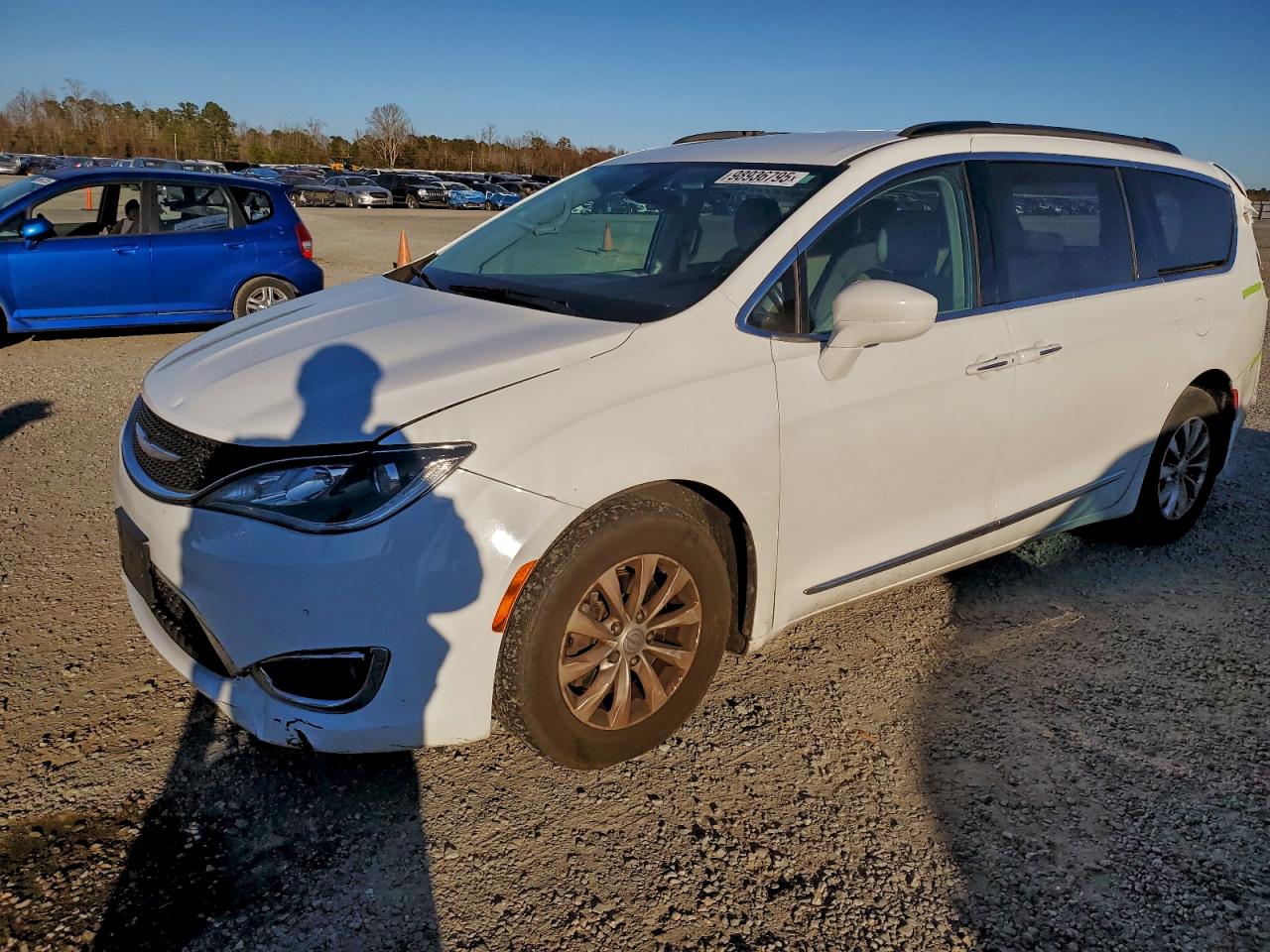 Chrysler Pacifica Touring L Image 1
