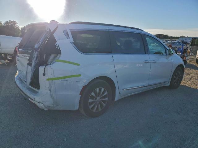 Chrysler Pacifica Touring L Image 2