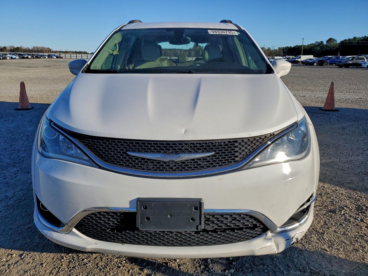 Chrysler Pacifica Touring L Image 12