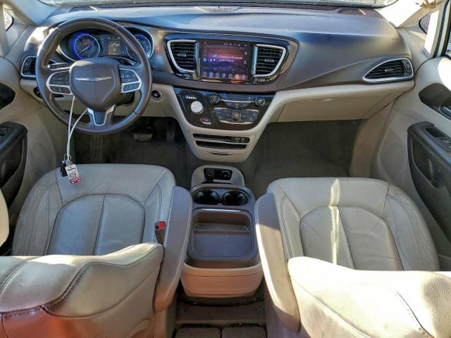 Chrysler Pacifica Touring L Image 9