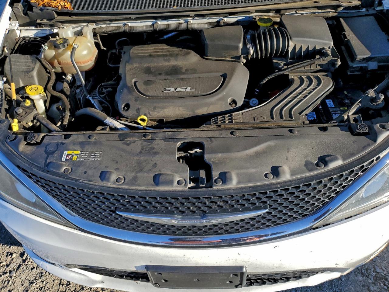 Chrysler Pacifica Touring L Image 8