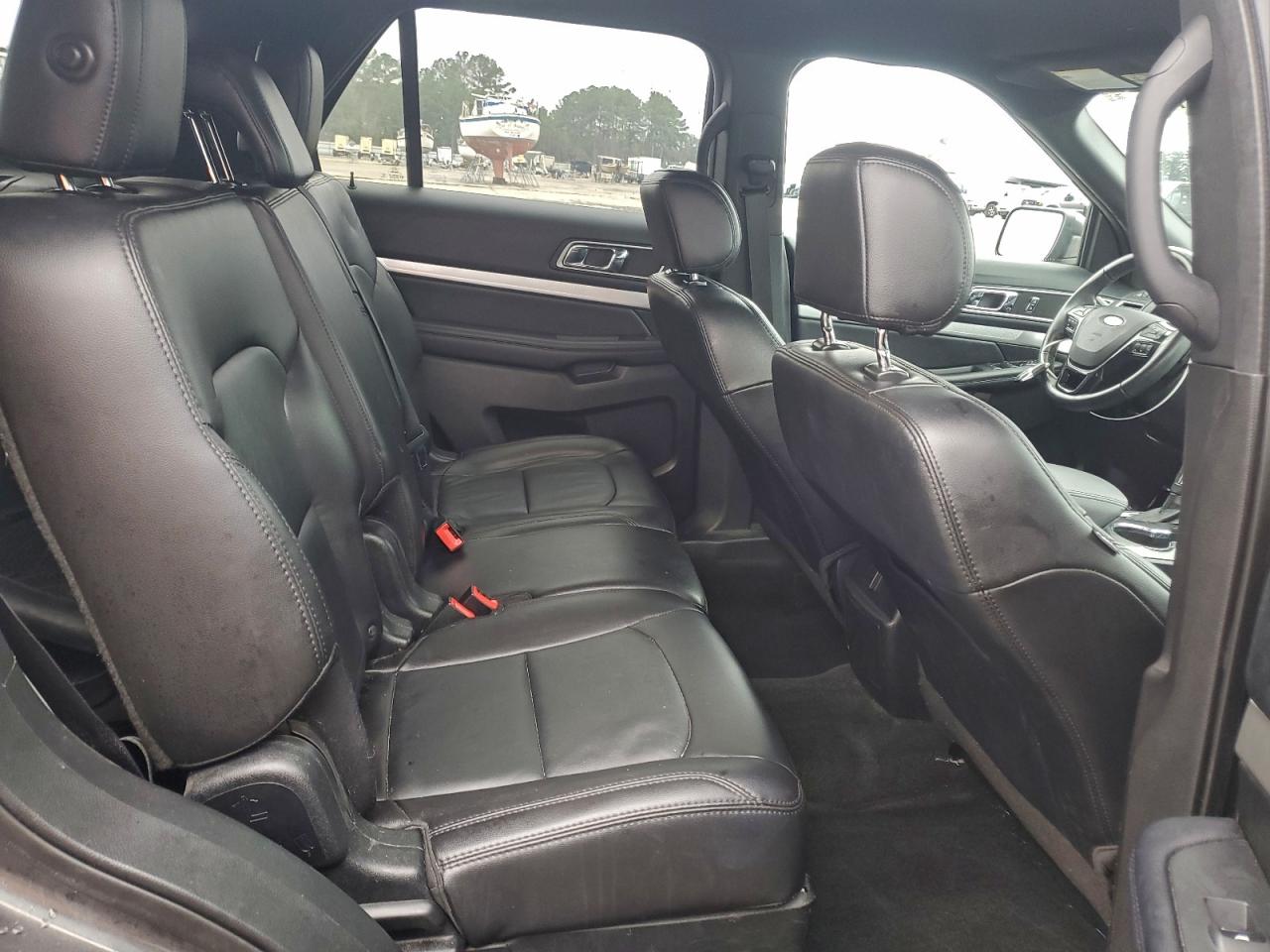 Ford Explorer Xlt Image 8