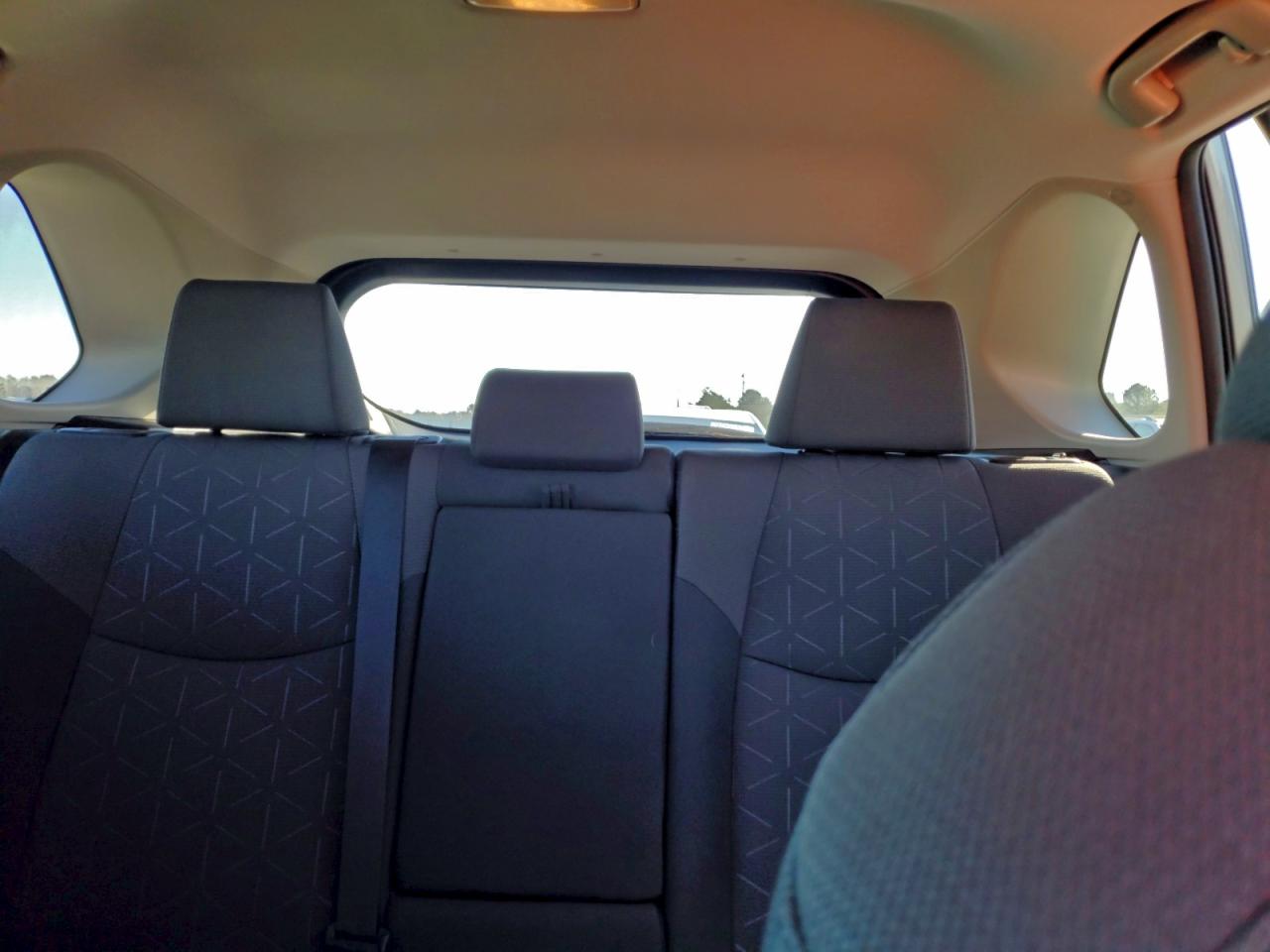 Toyota RAV4 Xle Image 7