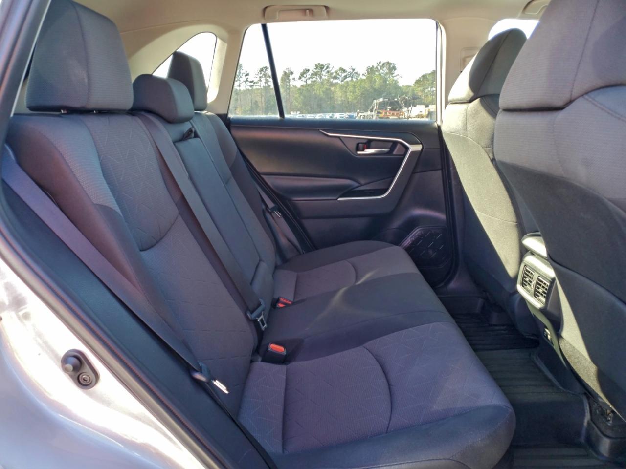 Toyota RAV4 Xle Image 6