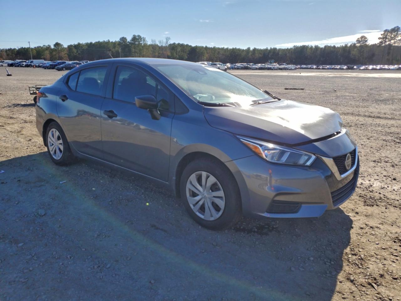 Nissan Versa S Image 2