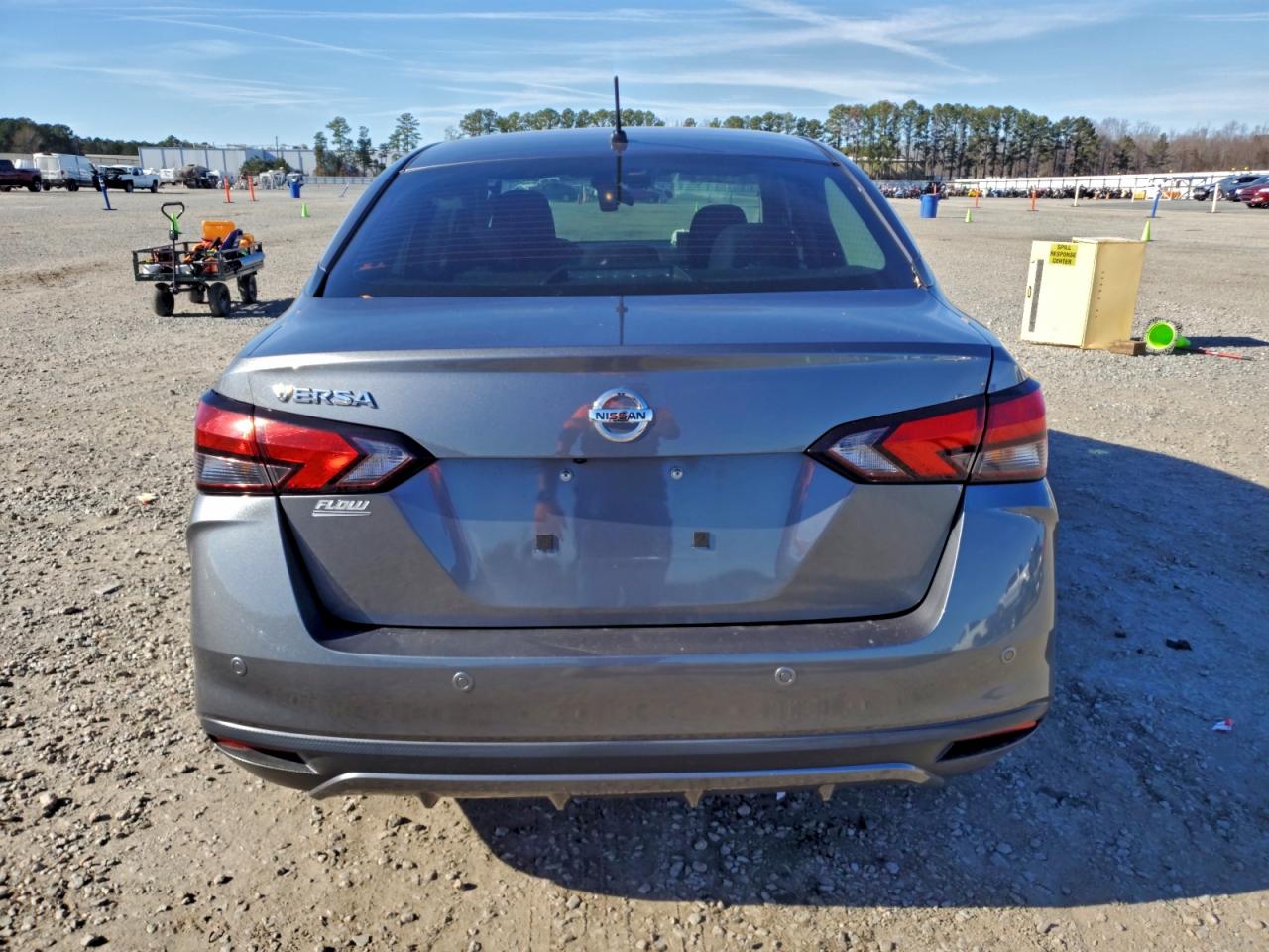 Nissan Versa S Image 4