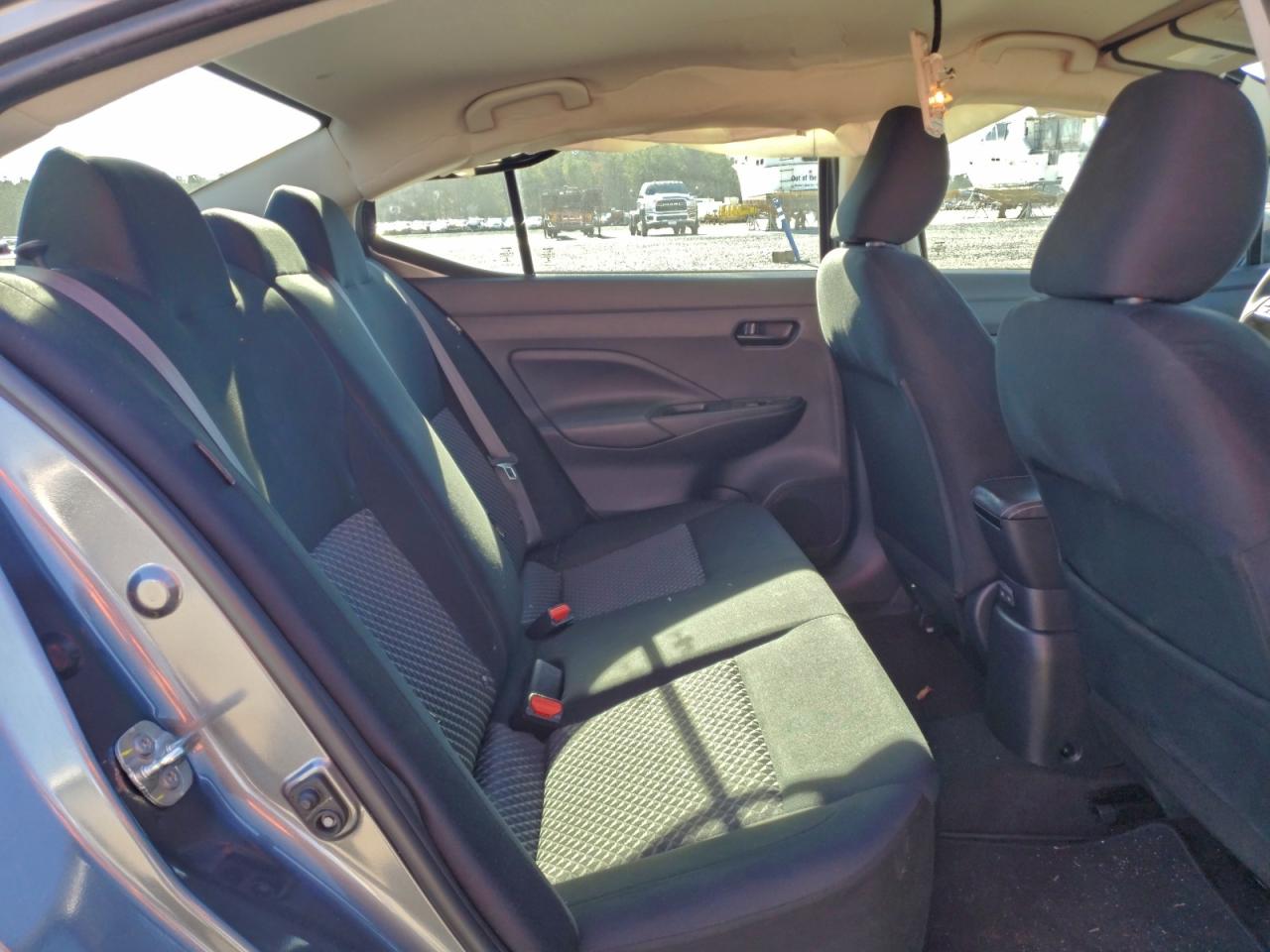 Nissan Versa S Image 12