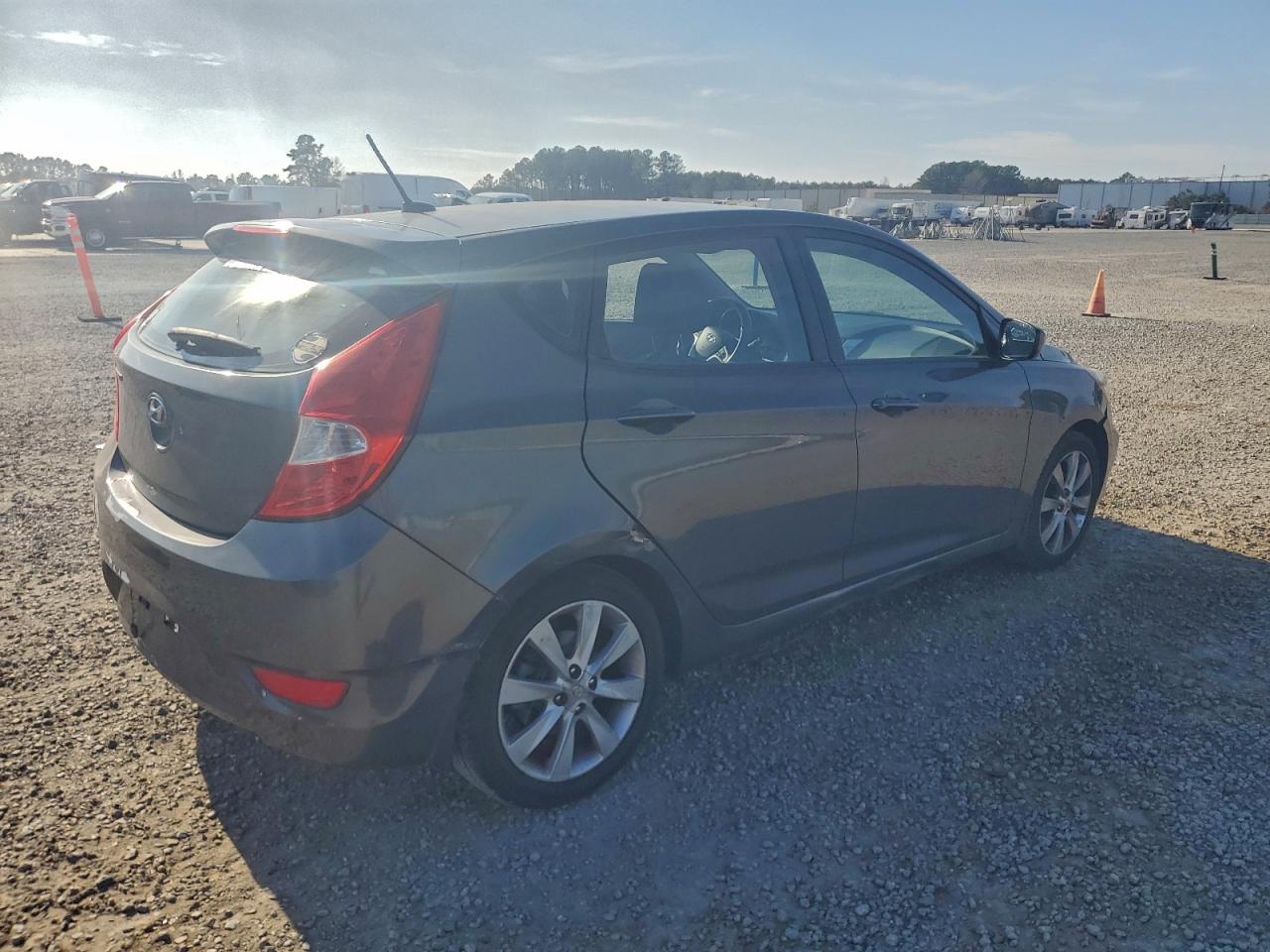 Hyundai ACCENT Gls Image 11