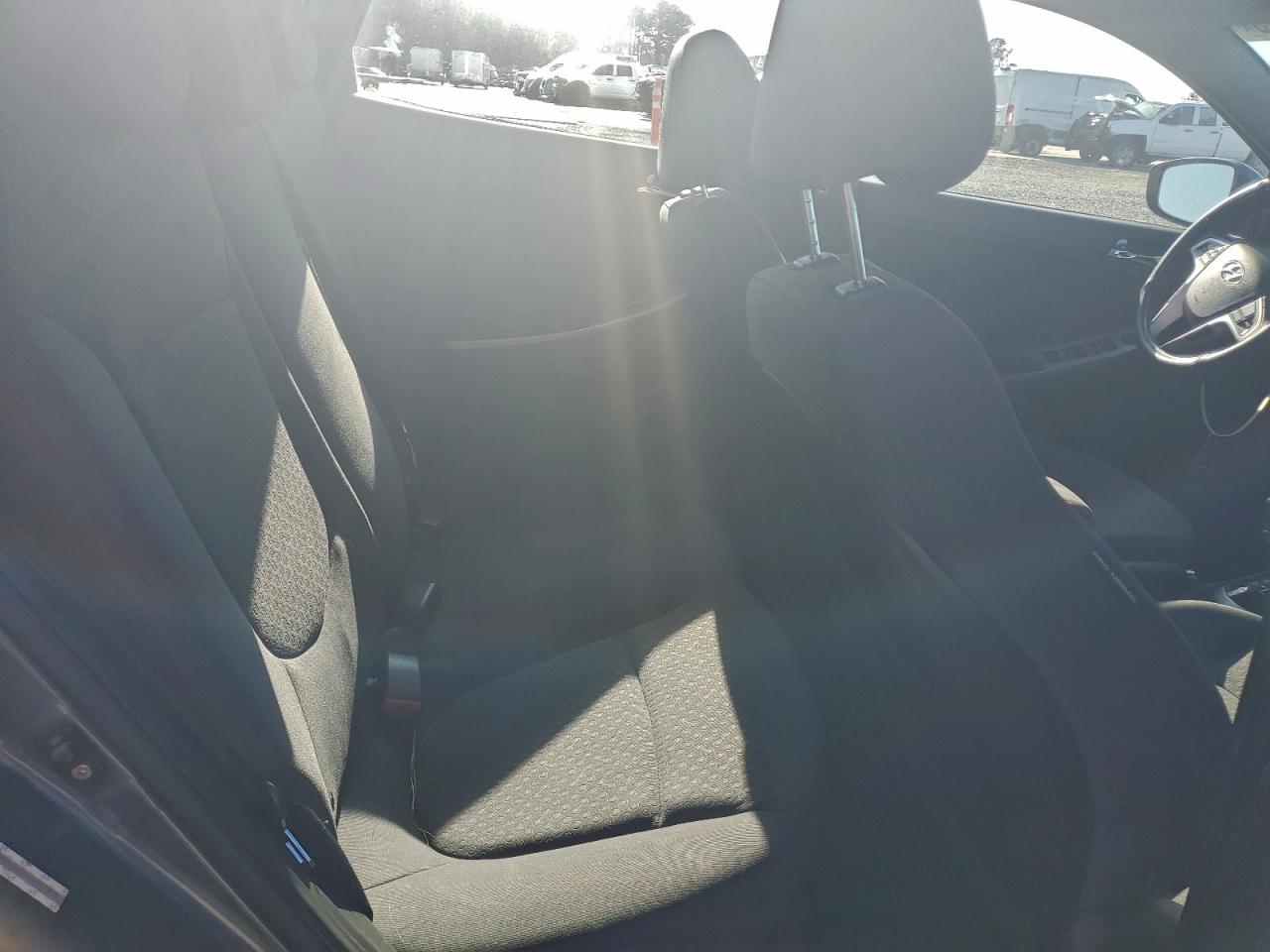 Hyundai ACCENT Gls Image 12