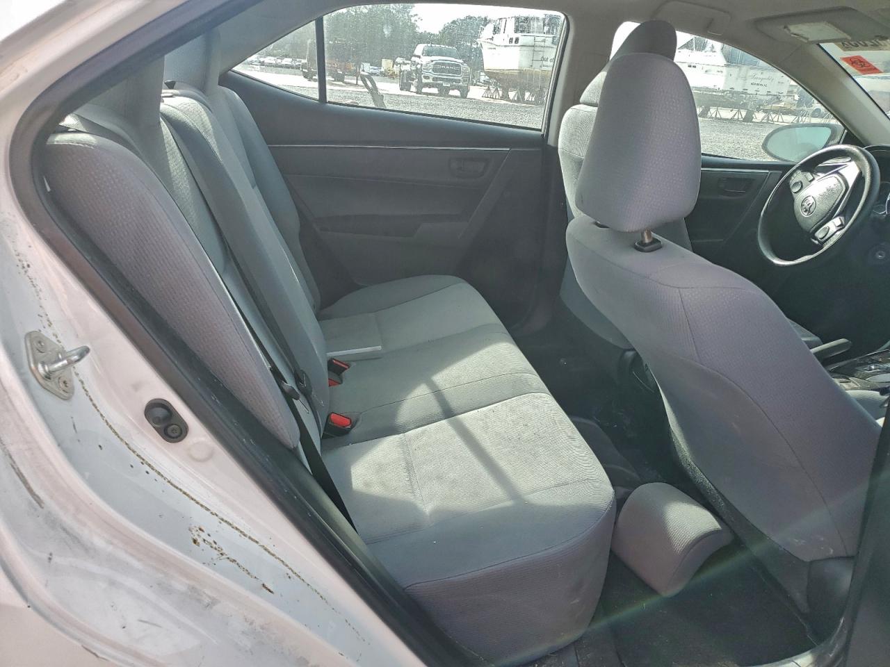 Toyota Corolla L Image 8