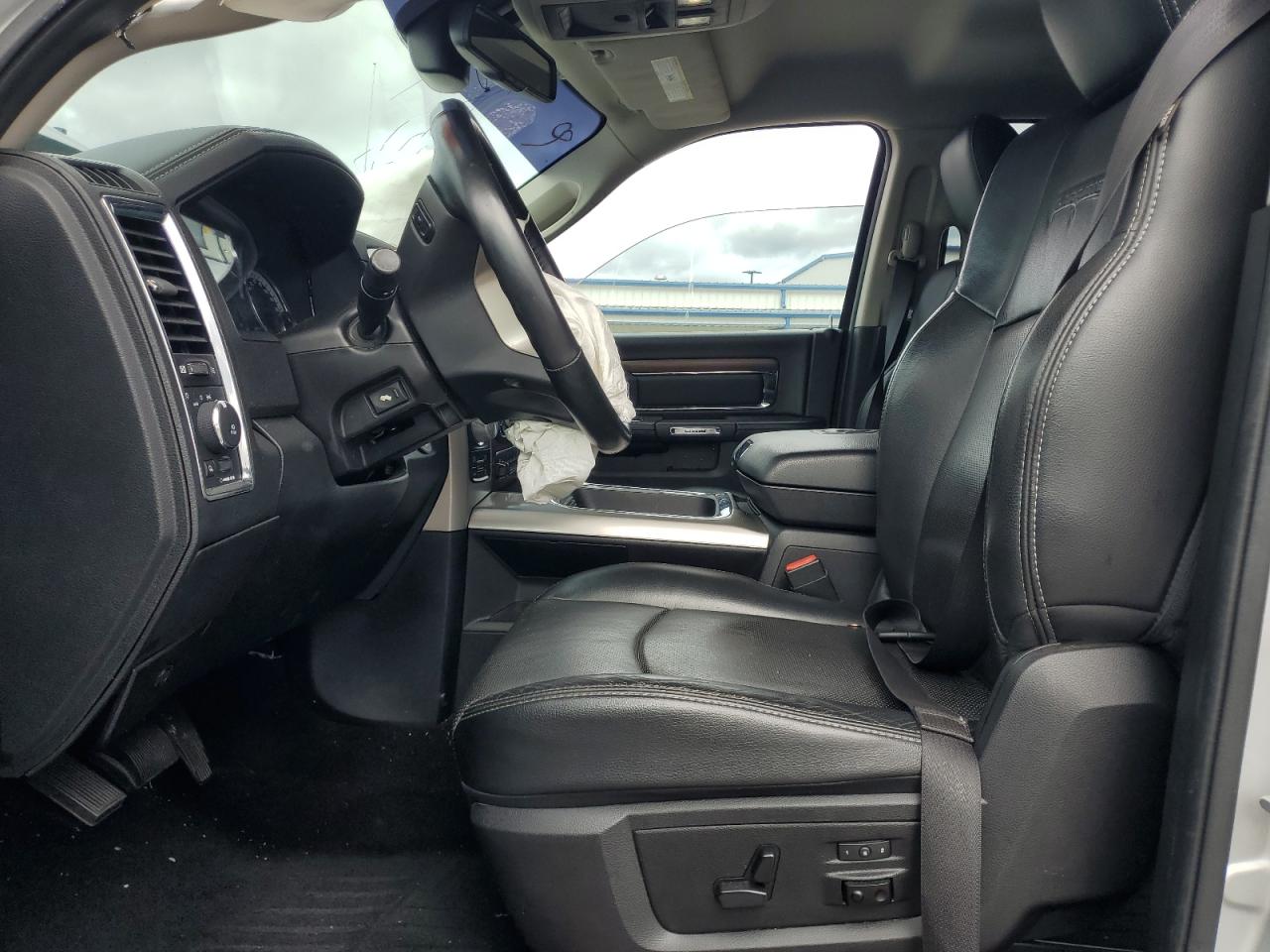 Ram 1500 Laramie Image 5