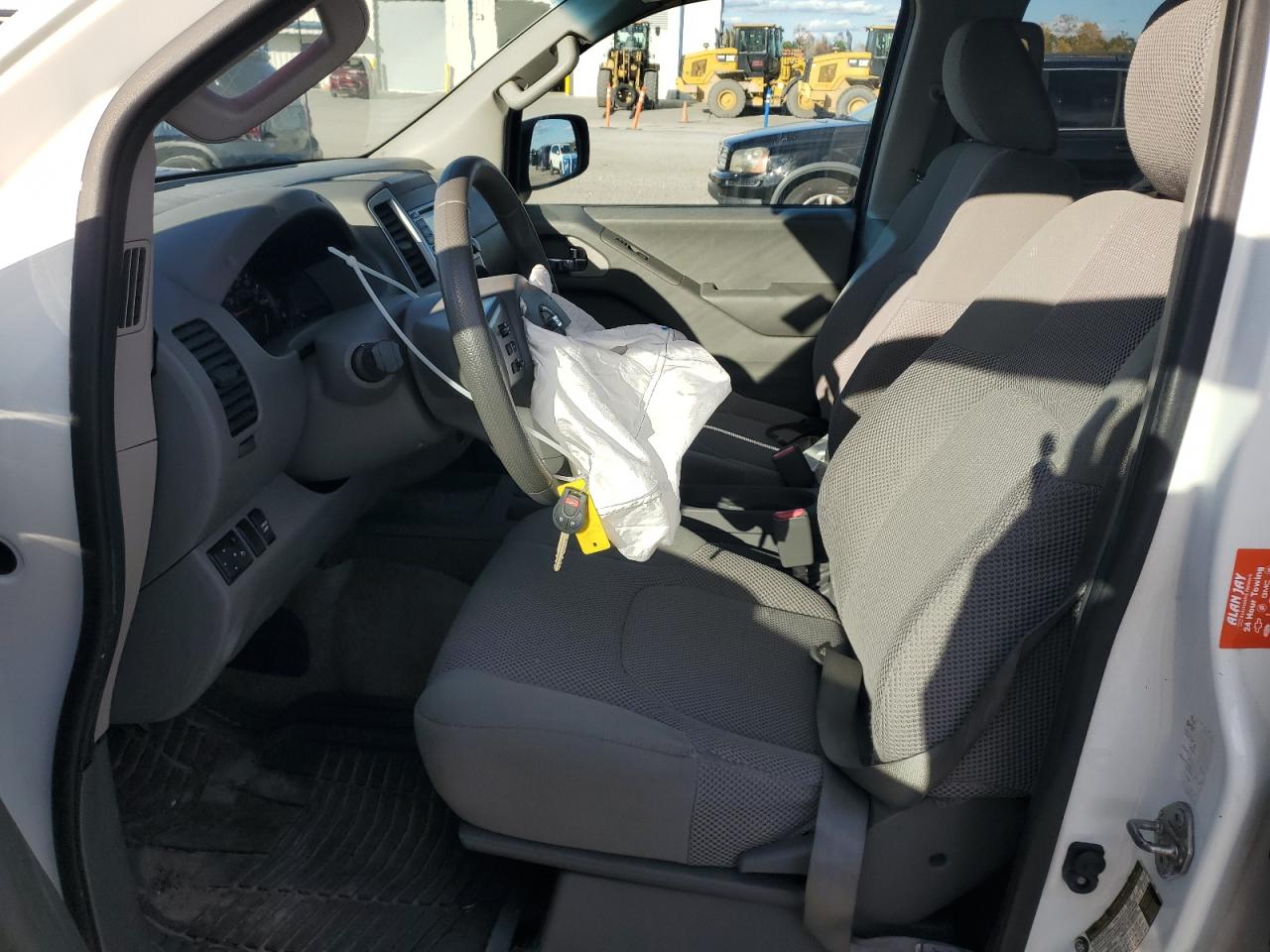 Nissan Frontier S Image 4