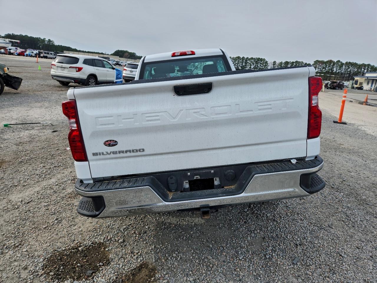 Chevrolet Silverado C1500 Image 13