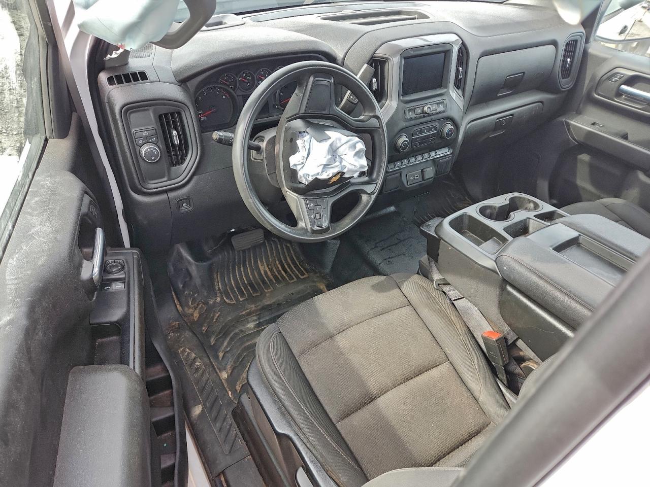 Chevrolet Silverado C1500 Image 11