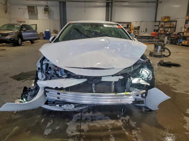 Toyota Corolla Le Image 9