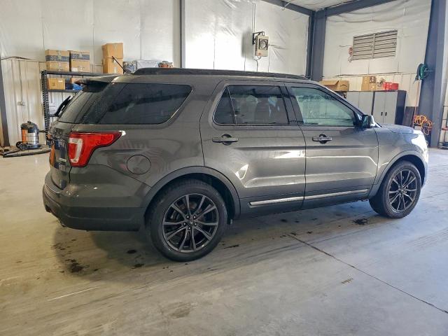 Ford Explorer Xlt Image 2