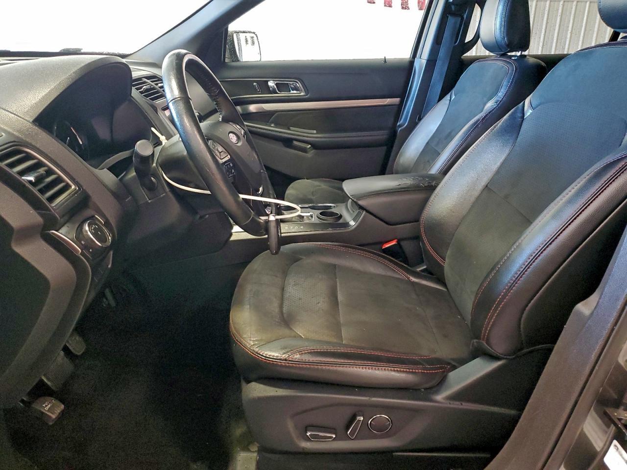 Ford Explorer Xlt Image 3