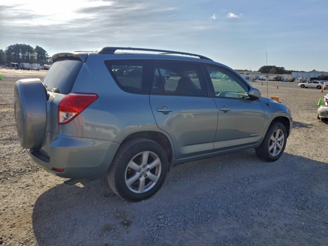 Toyota RAV4 Limited Image 3